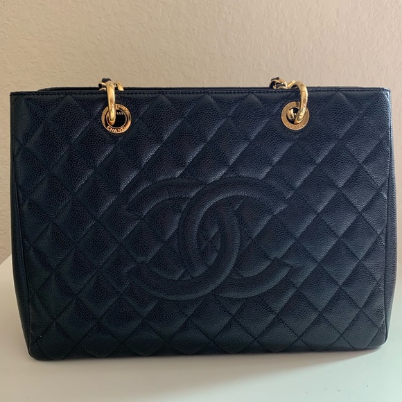 ❌SOLD❌ 💯%Authentic Chanel GST caviar Leather - Picture 2 of 8